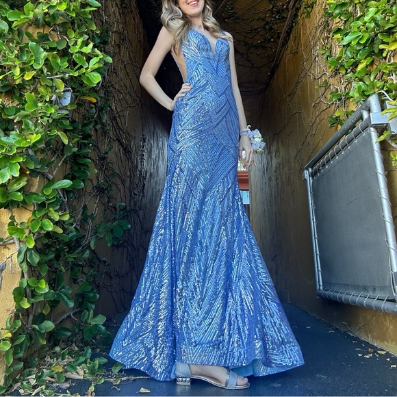 This blue prom dress - Picture 1 of 3